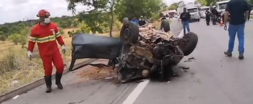 Imagem mostra acidente que deixou três pessoas mortas na BR-153.