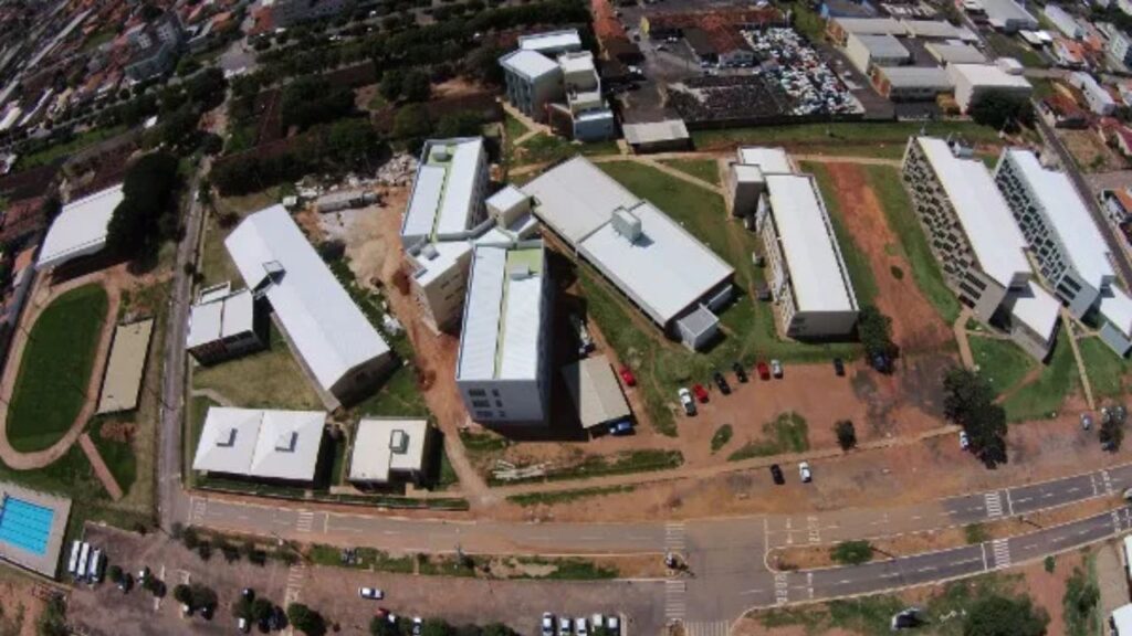 UFCAT lança edital de concurso público com salário de até R$ 13,2 mil; saiba como participar