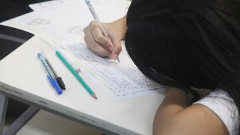 Lançado edital de processo seletivo em Goiás com mais de 700 vagas e salários de até R$ 4 mil