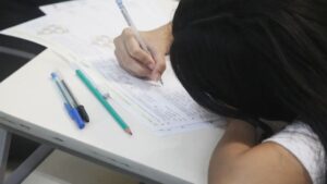 Lançado edital de processo seletivo em Goiás com mais de 700 vagas e salários de até R$ 4 mil