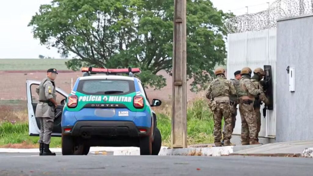 Policiais militares de Goiás são alvos de operação da PF por indícios de agiotagem e extorsão