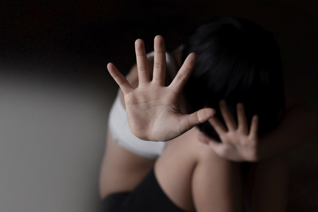 Justiça condena homem a 90 anos de prisão por cometer série de estupros contra filha, em Santa Helena de Goiás