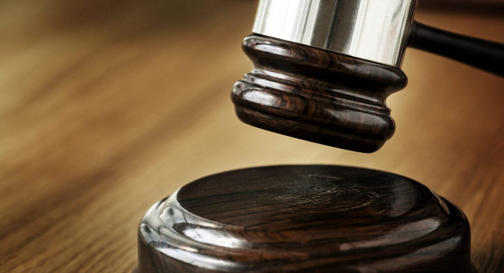 Justiça proíbe moradora de usar áreas comuns de prédio após ameaçar síndico e outros em Goiânia