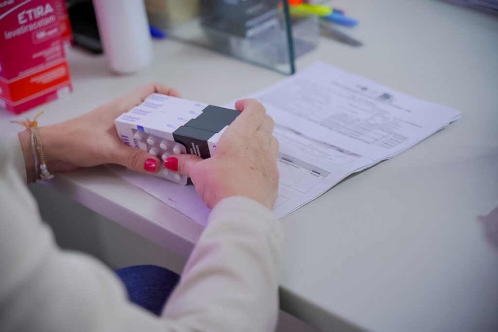 Agendamento passa a ser obrigatório para retirada de medicamentos no Centro Juarez Barbosa; entenda