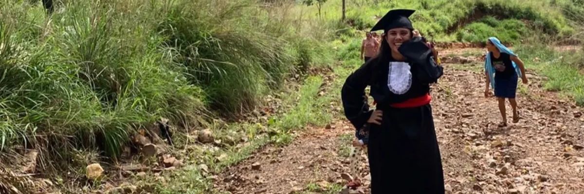 De beca, jovem viaja por 35 horas para reencontrar a família no Maranhão