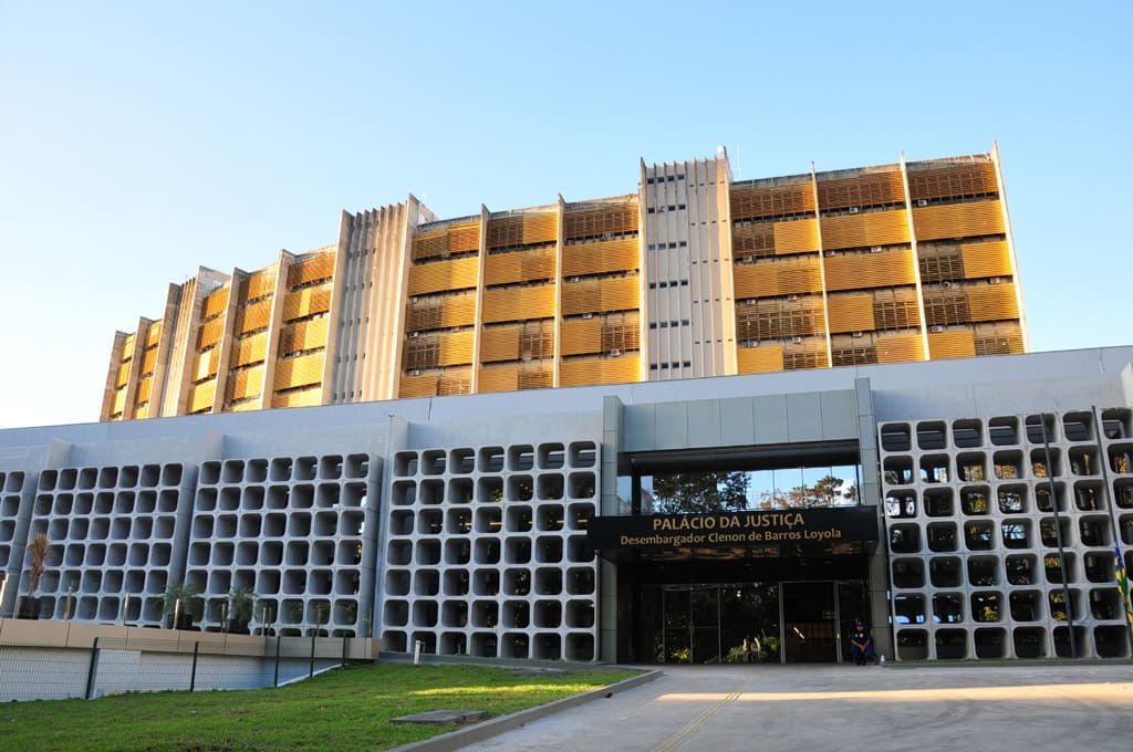 TJ-GO abre concurso para magistratura com 51 vagas e salário inicial de R$ 32 mil