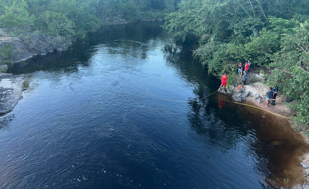 Adolescente de 17 anos é encontrado morto após se afogar no Rio Preto, em Colinas do Sul
