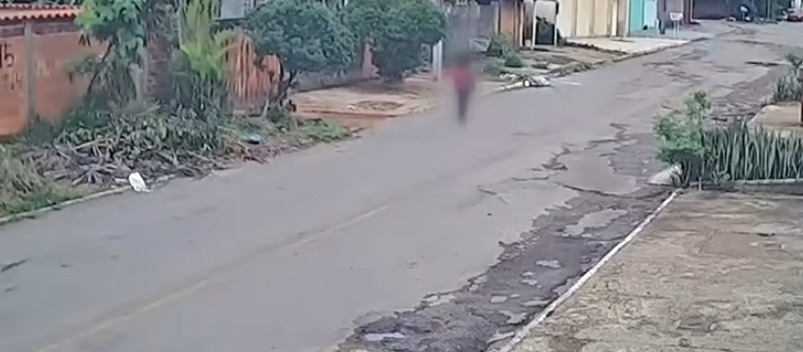 Homem foge de cidade em Goiás após falsa denúncia de estupro feita por adolescente