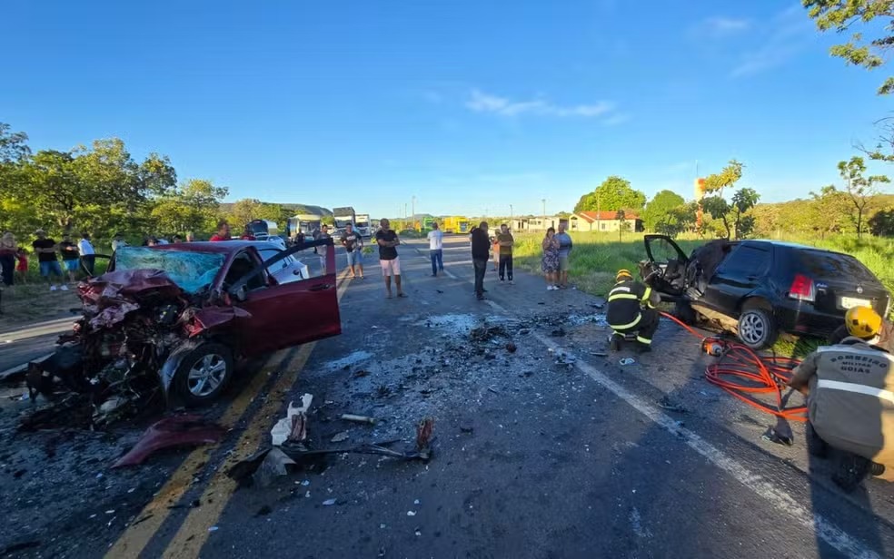 Acidente grave na BR-020 deixa um jovem e uma adolescente mortos entre Goiás e Bahia