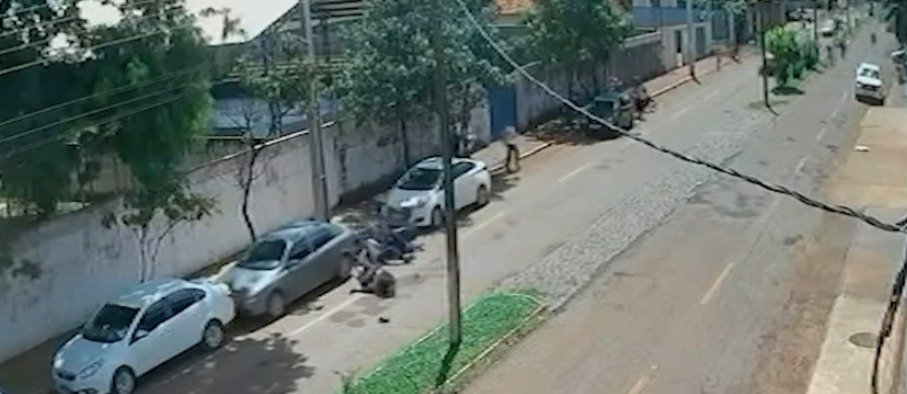 Acidente com moto conduzida por adolescente deixa quatro pessoas feridas em Goiás