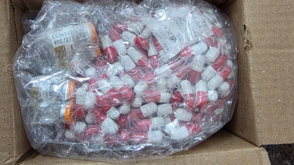 Mulher é presa por venda irregular de medicamentos para emagrecer em Goiânia