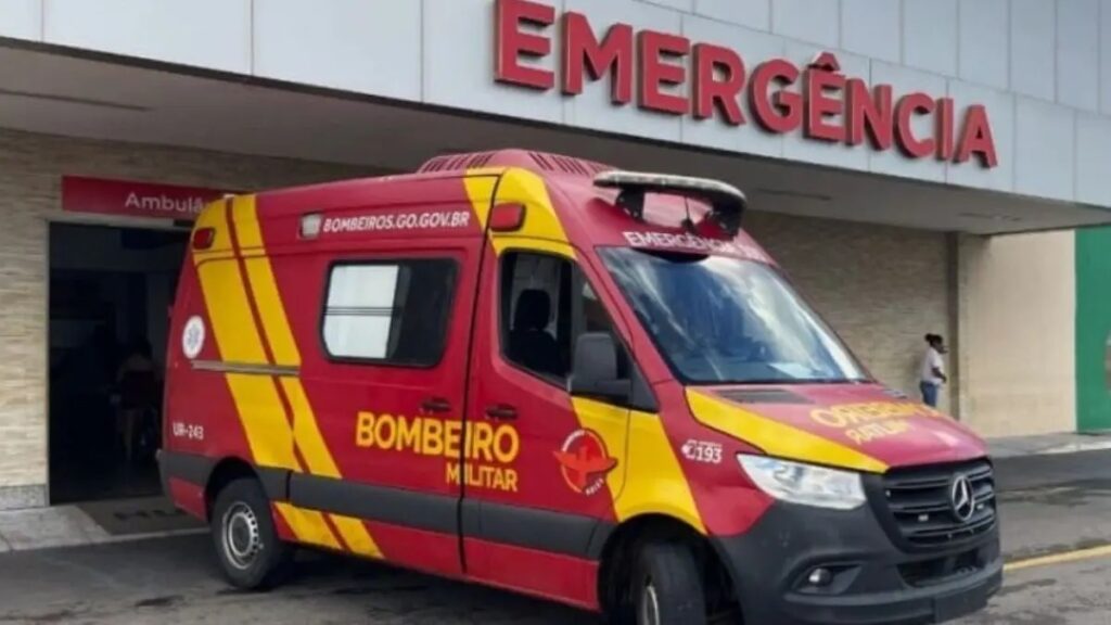 Grave acidente entre caminhão e carro deixa três feridos na BR-060