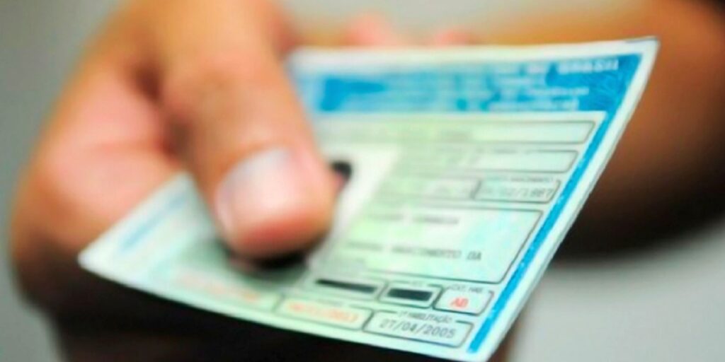 Detran-GO anuncia emissão gratuita da CNH definitiva