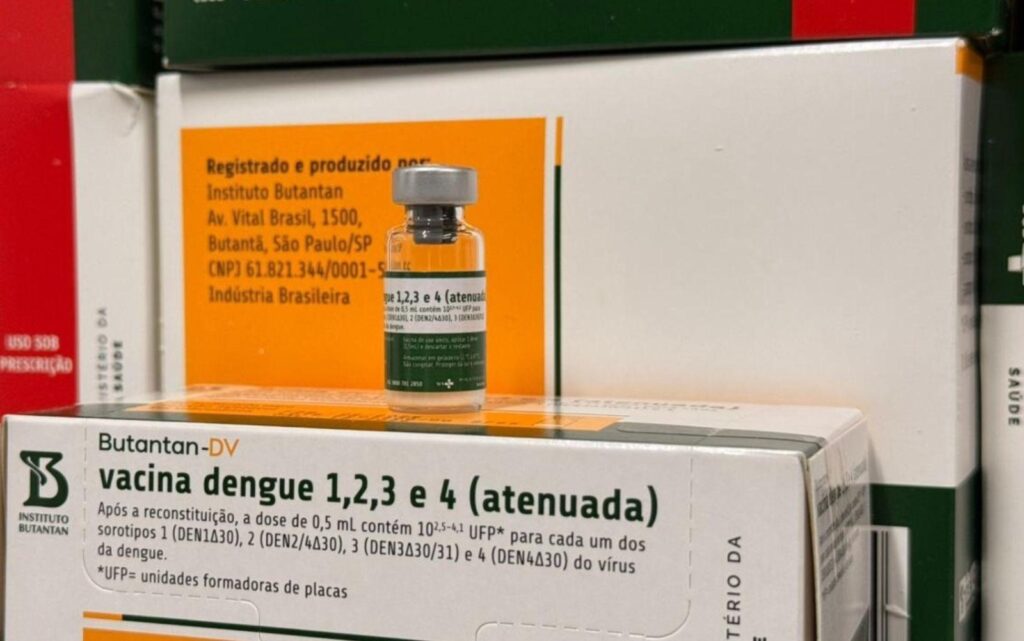 Goiânia inicia vacinação contra dengue para profissionais de saúde