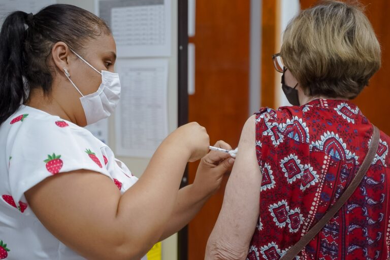 Avanço de casos de SRAG acende alerta em Goiás; idosos lideram mortes