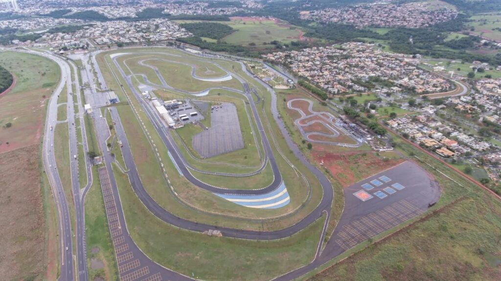Autódromo de Goiânia é reaberto para ciclistas após reforma de R$ 250 milhões