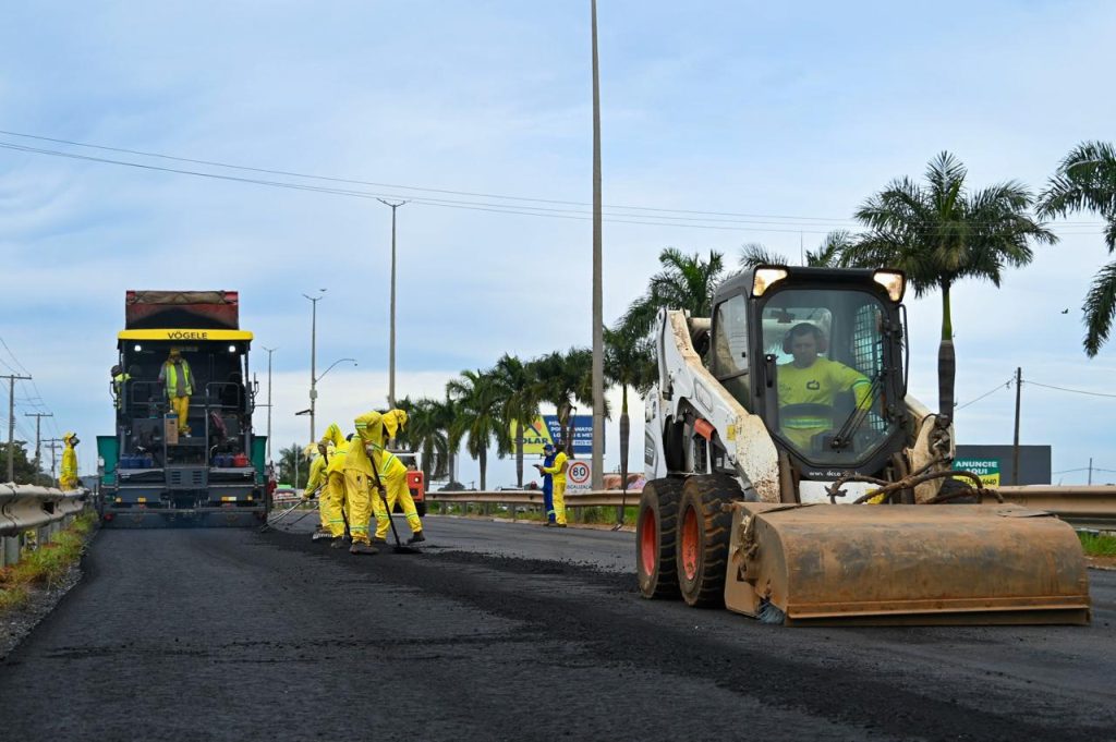 Rodovia entre Goiânia e Trindade ganha novo asfalto e entra na reta final das obras