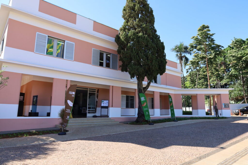 Justiça suspende edital de R$ 7,1 milhões da Secult e bloqueia recursos de instituto