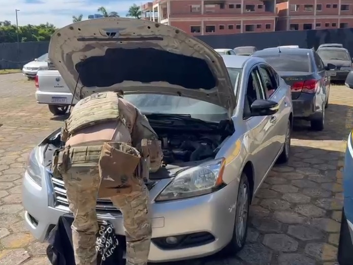 Motorista sem CNH compra placas pela internet e acaba preso em Goiânia
