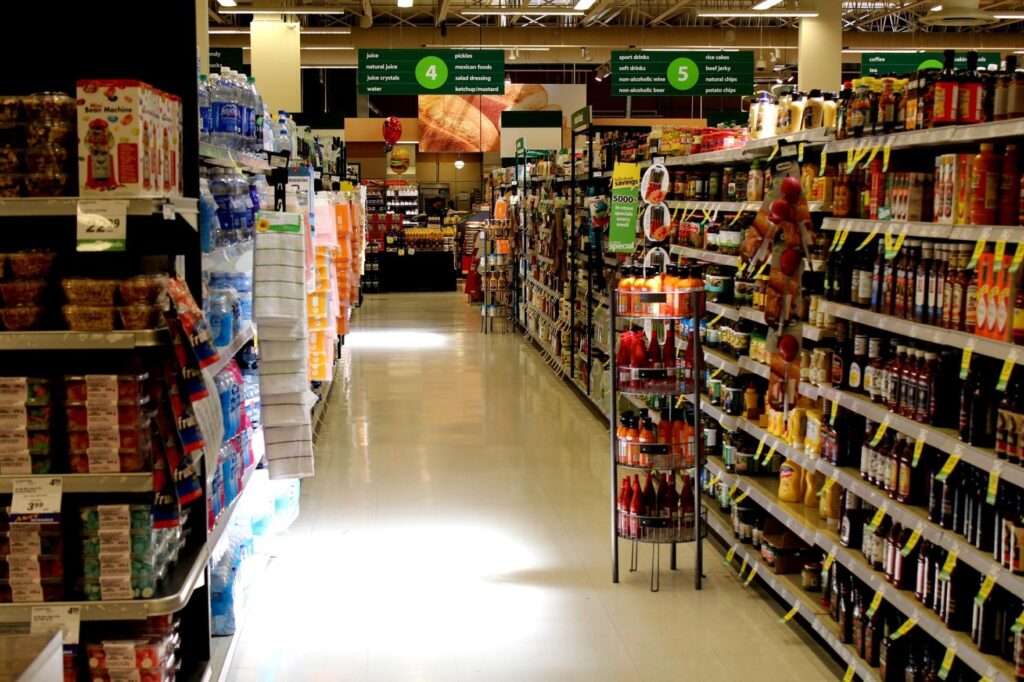 Supermercados fecham no feriado e podem ser multados se abrirem em Goiás