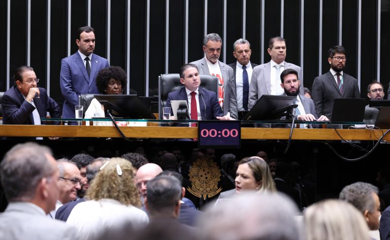 Advogada explica o que muda com aprovação da PEC do fim da escala 6x1