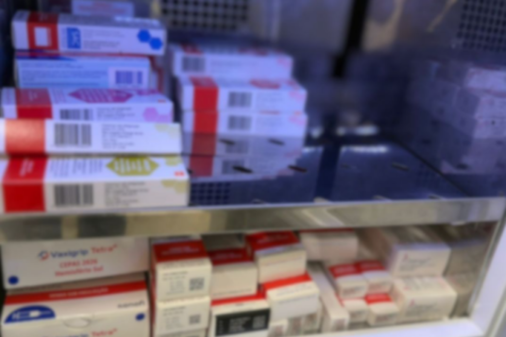 Farmacêutica é presa após aplicar vacina vencida em bebê de 6 meses em Aparecida de Goiânia