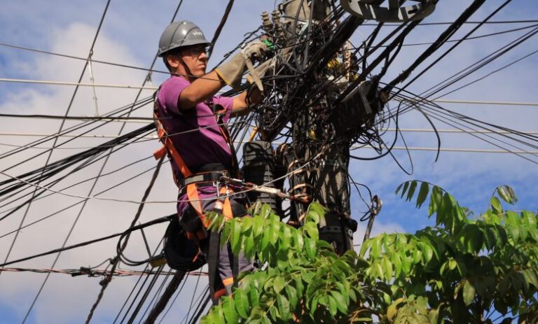 Goiânia endurece regras e pode responsabilizar empresas por fios soltos nas ruas