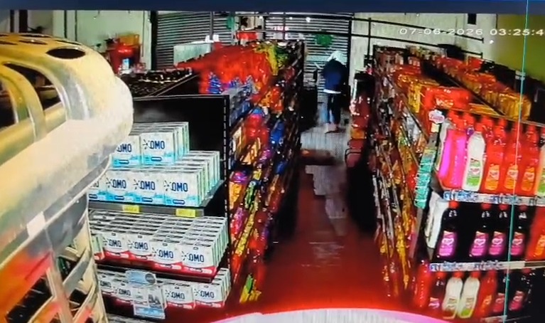 Homem usa obra nos fundos para invadir supermercado e causar prejuízo de R$ 1,4 mil em Trindade