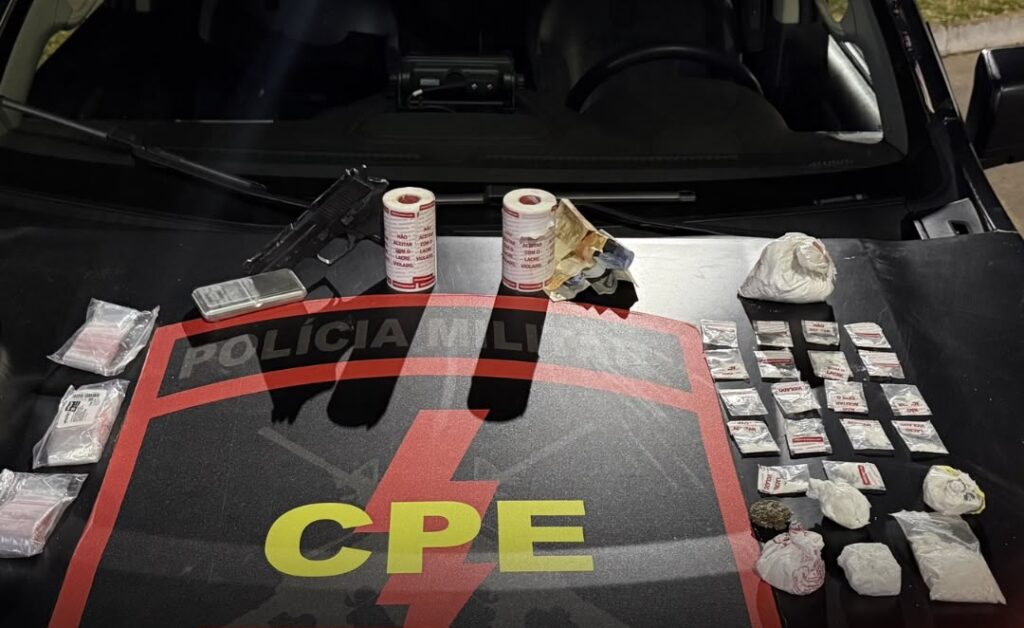 Dois homens são presos por suspeita de tráfico de drogas em Trindade