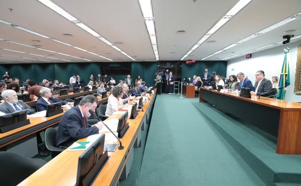 Proposta para reduzir maioridade penal de 18 para 16 anos avança na Câmara dos Deputados