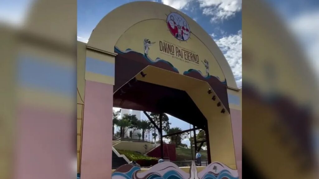 Faltando um dia para a Romaria, altar da festa já ganha forma em Trindade