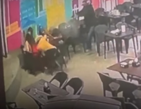 Homem é baleado em frente a bar em Uruaçu e corre para pedir socorro
