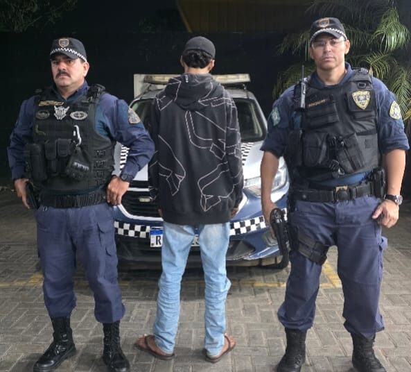 Adolescente é detido após fugir da GCM e empinar moto próximo a CMEI em Goiânia