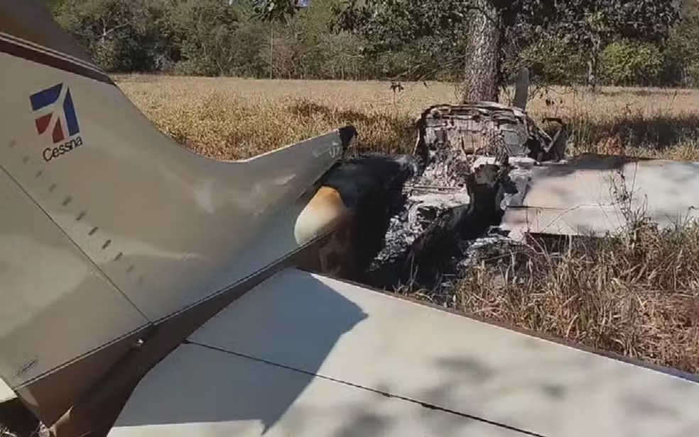 Avião com 300 kg de cocaína faz pouso forçado após pegar fogo em Goiás