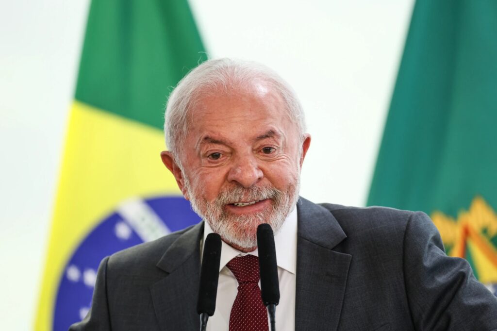 Lula sanciona lei que autoriza compra de spray de pimenta para defesa pessoal de mulheres