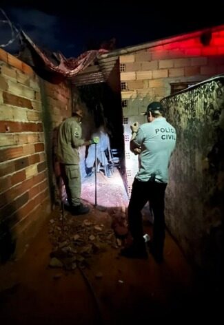 Corpo de homem é encontrado enterrado em casa em Senador Canedo