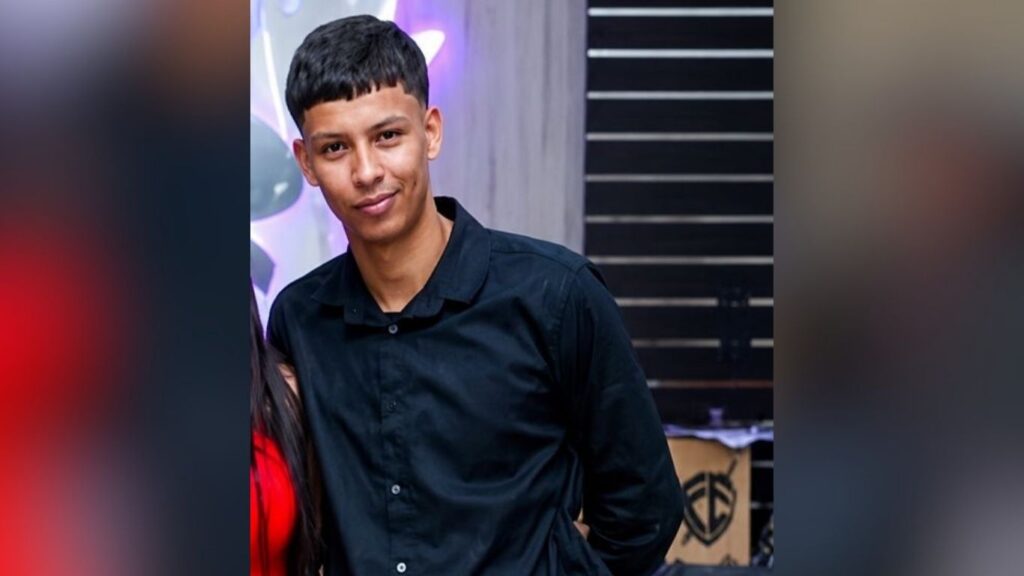 Jovem fica ferido após sofrer grave acidente de moto em rotatória no Conjunto Vera Cruz 2, em Goiânia