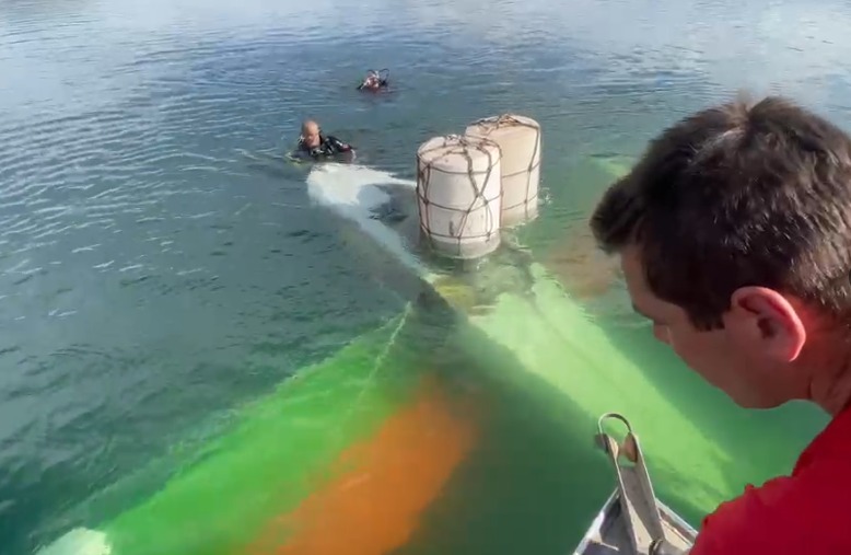 Vídeo registra operação para retirar aeronave que caiu no Lago Corumbá