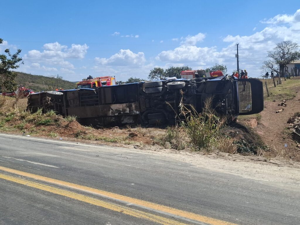 Sobe para sete o número de mortos em grave acidente na GO-010