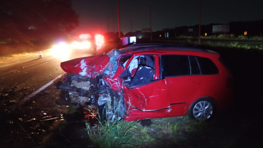 Dois motoristas morrem após grave acidente na GO-080