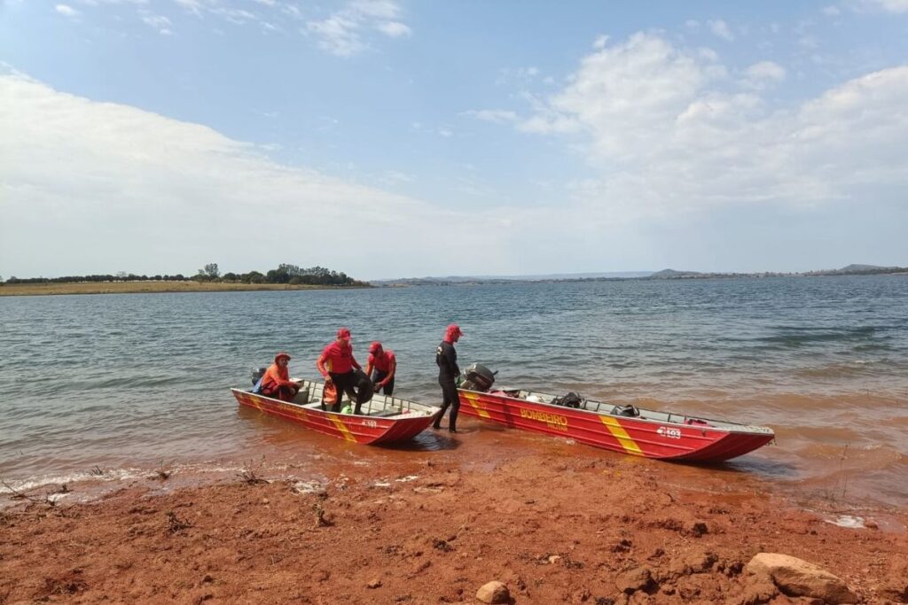 Dois homens desaparecem após canoa virar no Rio Paranaíba, em Corumbaíba