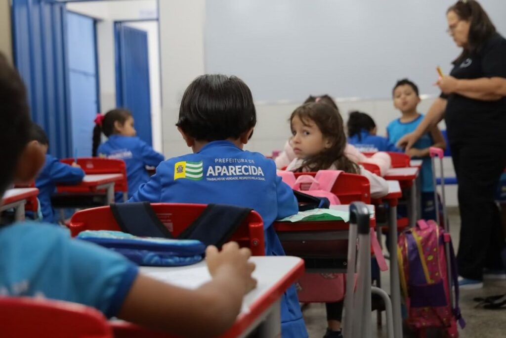 Concurso para servidores da Educação avança, em Aparecida de Goiânia
