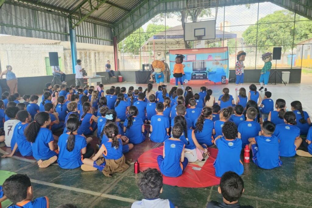 Projeto leva orientações sobre segurança com pipas para alunos de escola municipal, em Goiânia