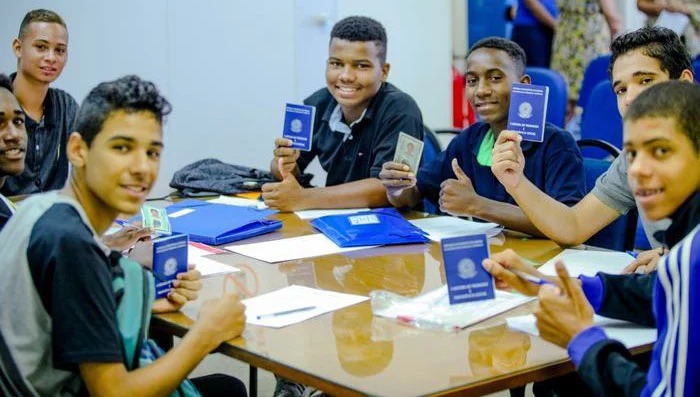 Goiânia e Anápolis têm vagas para jovens aprendizes com salários de até R$ 1,1 mil