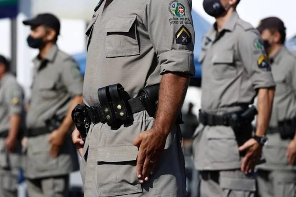 Dois PMs são presos suspeitos de tortura e extorsão contra mulheres em Goiânia