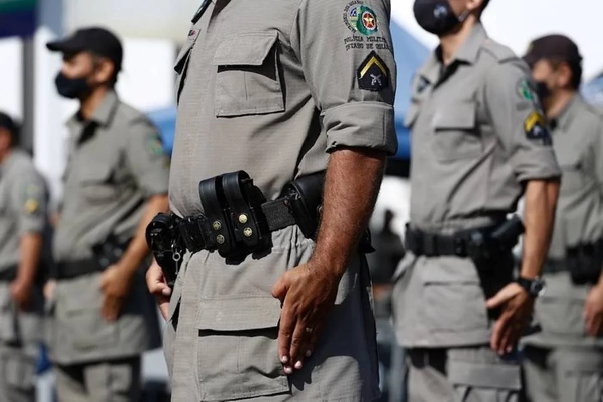 Dois PMs são presos suspeitos de tortura e extorsão contra mulheres em Goiânia