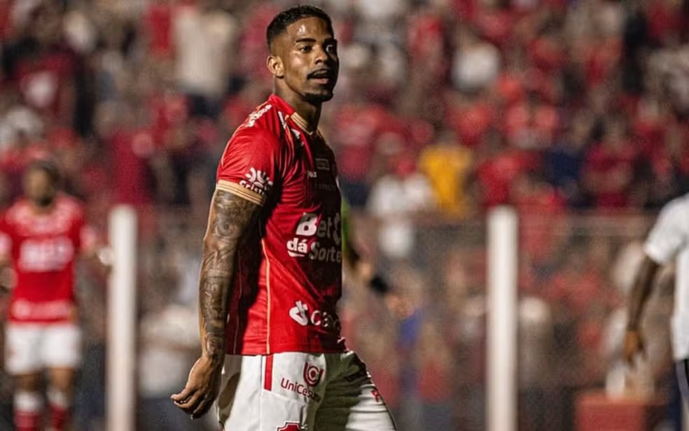 Jogador do Vila Nova é alvo de operação contra tráfico de armas e drogas no Espírito Santo