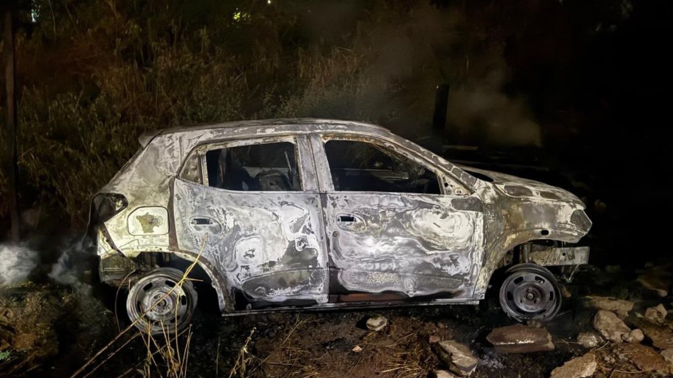 Homem morre carbonizado após ficar preso em cerca ao tentar fugir de carro em chamas em Goiânia