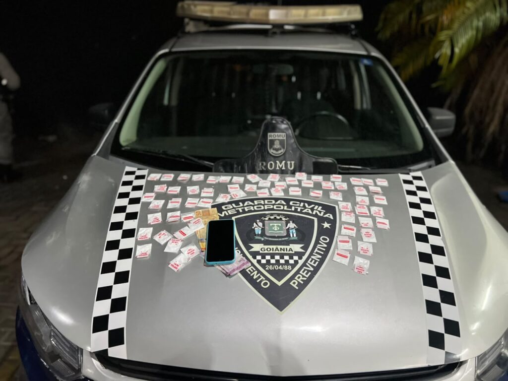 GCM encontra dezenas de porções de cocaína escondidas em pacote de fraldas em Aparecida