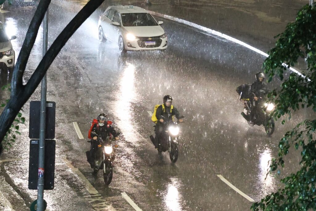 Chuva deve voltar a atingir Goiás no fim de semana, prevê Cimehgo